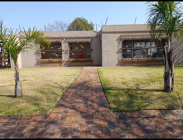 214M² OFFICE FOR SALE IN VANDERBIJLPARK CW 1